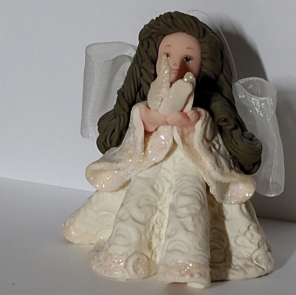 Freedom Kneeded Angel with Dove - Picture 2 of 8